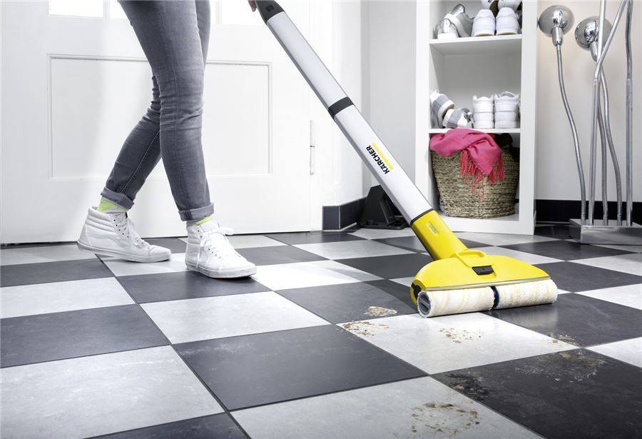 Советы опытных домохозяек, что делать сначала — пылесосить или вытирать пыль