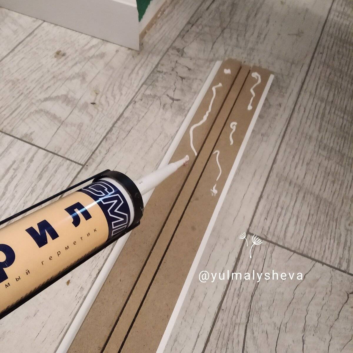 Как крепить деревянный плинтус