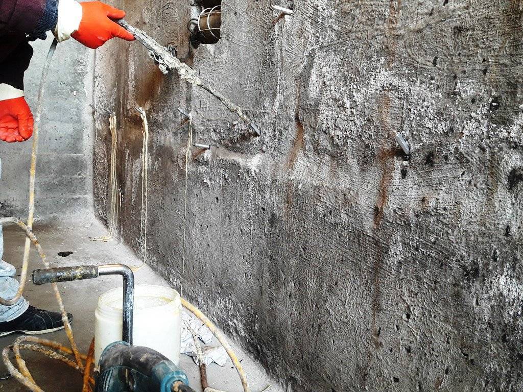 Потрескался бетон: как и чем заделать трещины?