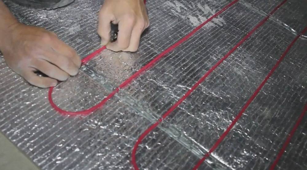 Теплый пол под линолеум на бетонный пол: монтажный инструктаж
