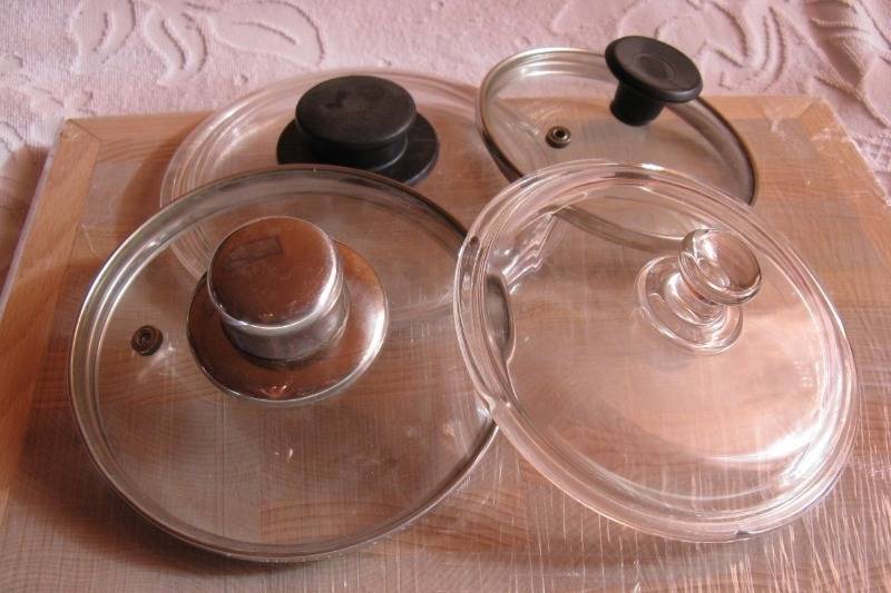 Как отмыть труднодоступные места в стеклянной крышке от кастрюли или сковородки