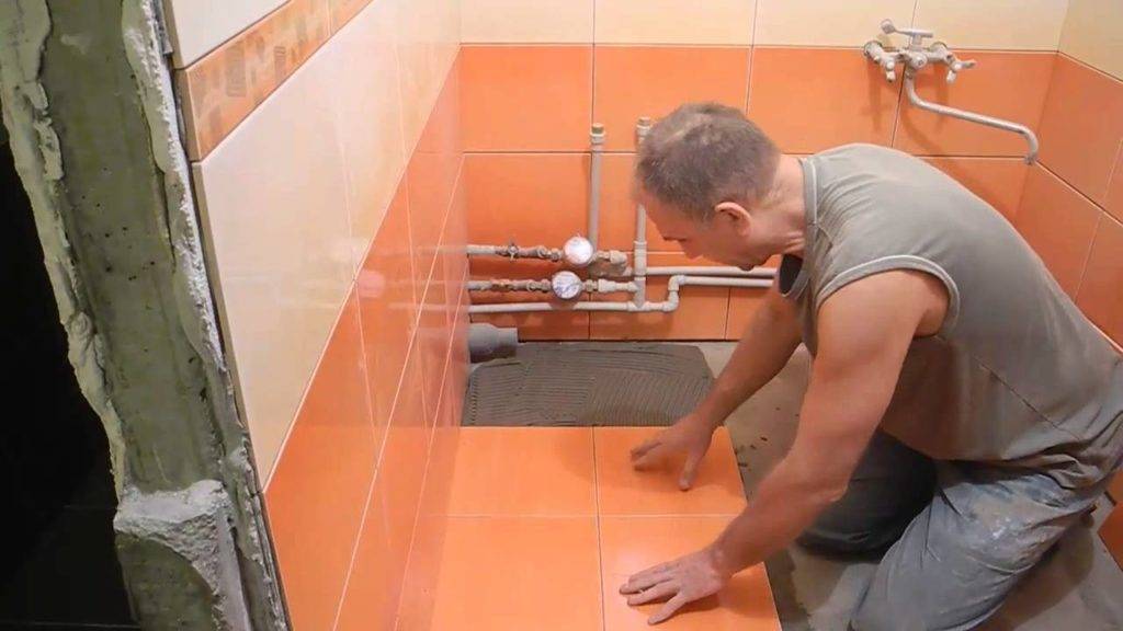 Как правильно положить плитку в ванной — видео и фото инструкция