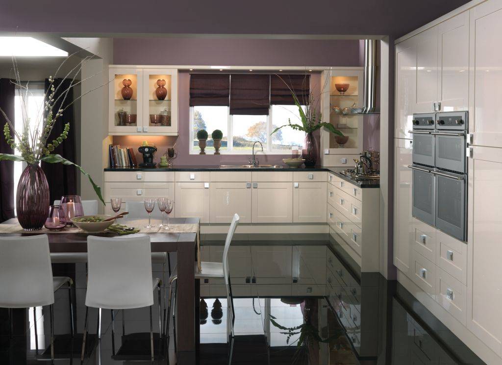 Делаем полы на кухне: обзор и сравнение 6-ти различных напольных покрытий