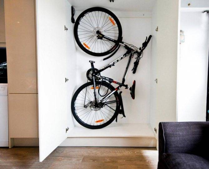 Хранение велосипеда в маленькой квартире: где лучше хранить