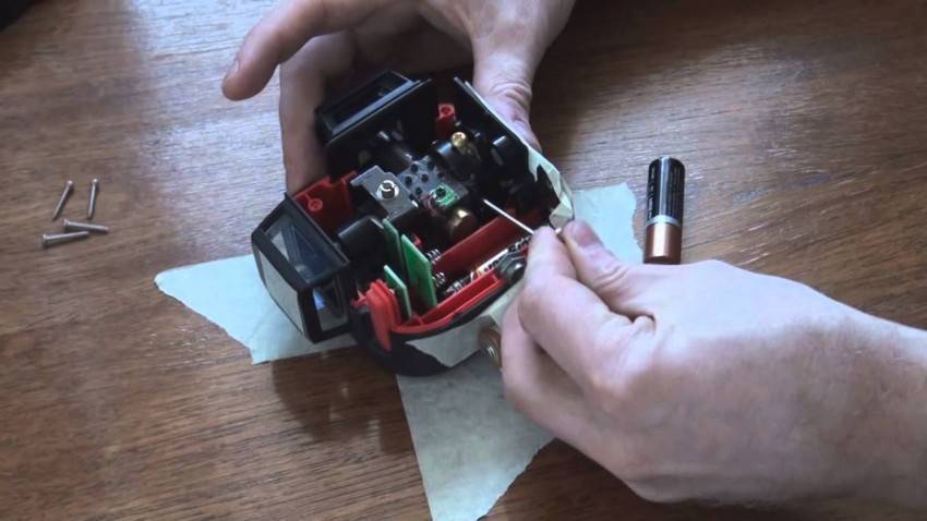 Как сделать лазерный уровень своими руками из лазерной указки и строительного уровня