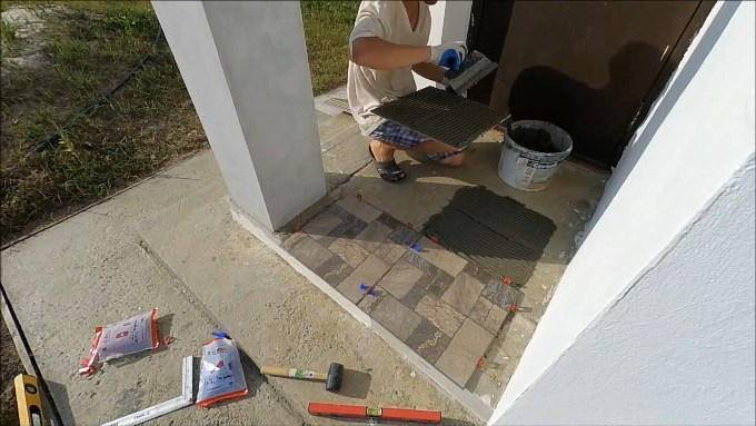 Чем приклеить кафельную плитку к бетону: отвалившийся керамический пол, стена на кухне, отпавшая на старое место