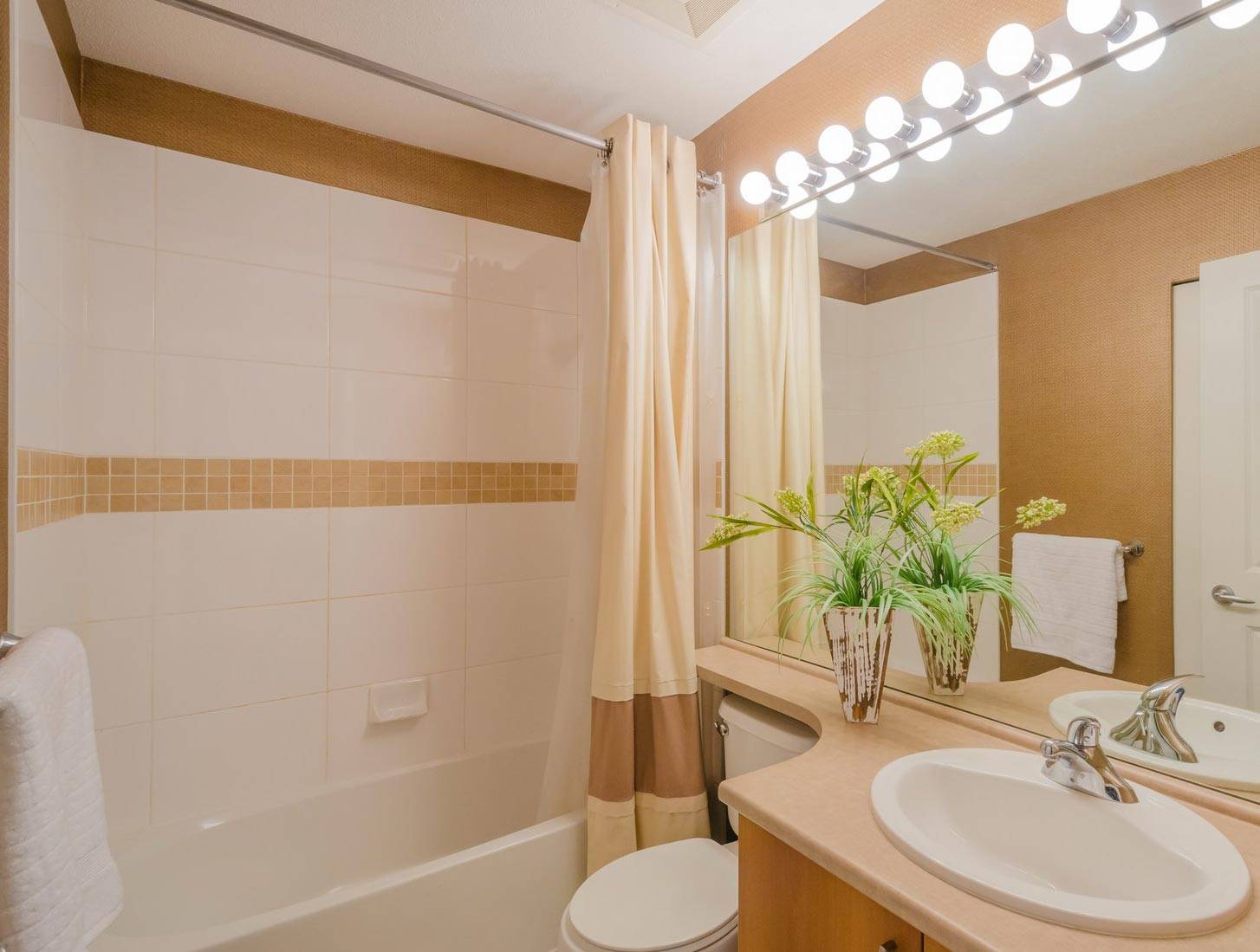 Фото-примеры оформления и декора ванной комнаты плиткой: 7 идей по комбинированию