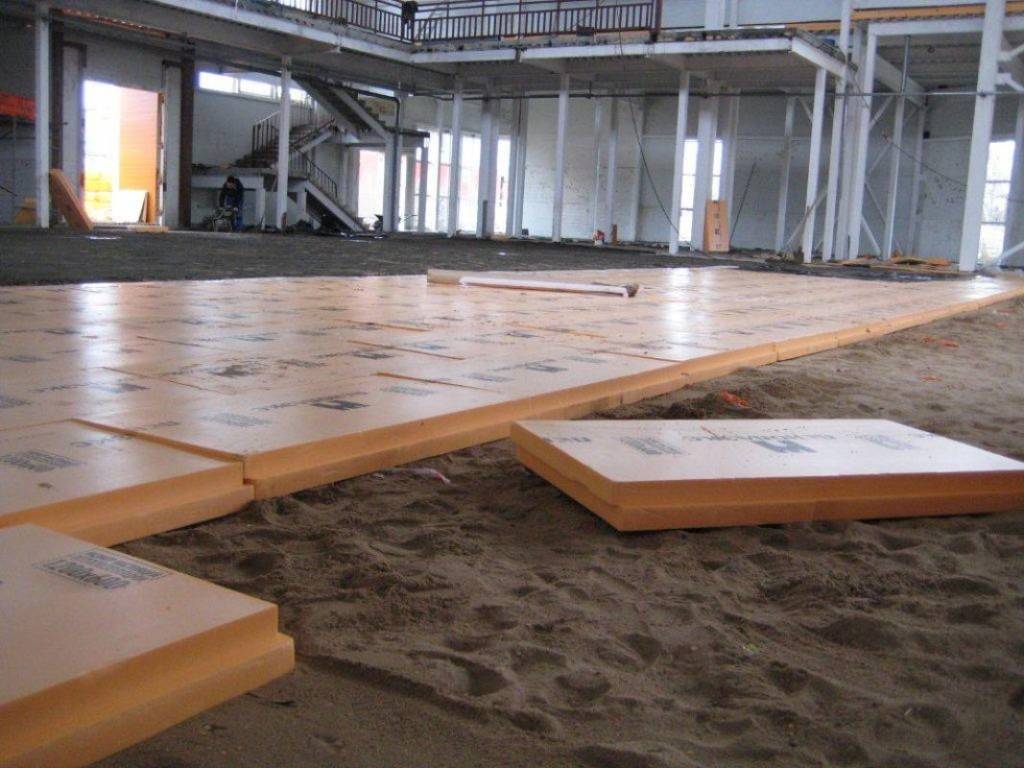 Как уложить пенополистирол на пол. деревянный, по лагам, бетонный