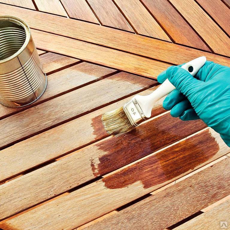 Как правильно покрыть лаком деревянный пол собственноручно