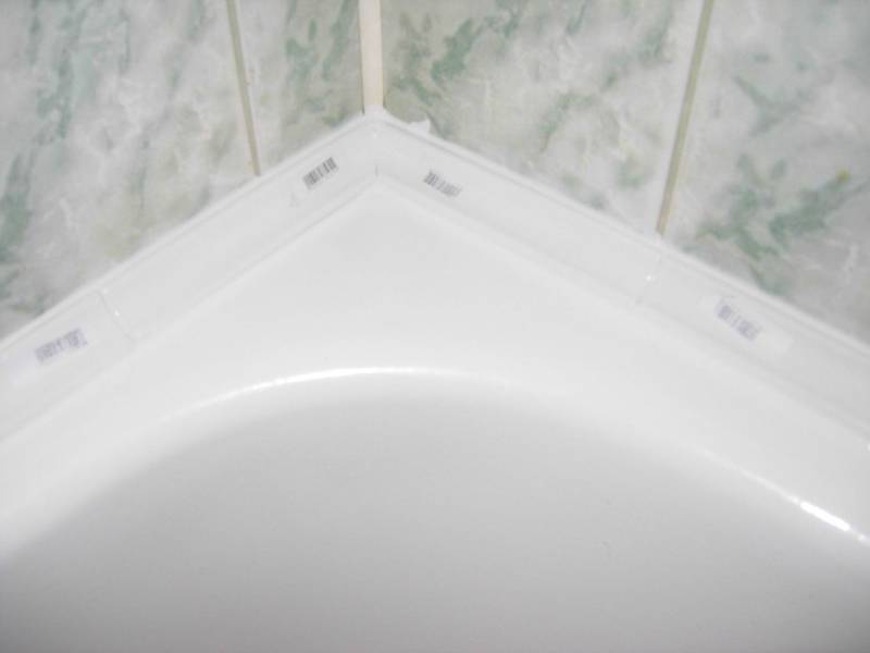 Потолочный плинтус для ванной комнаты