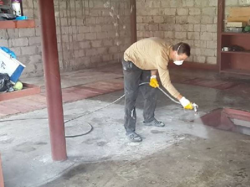 Как обеспылить бетонный пол с основанием из мраморной крошки?