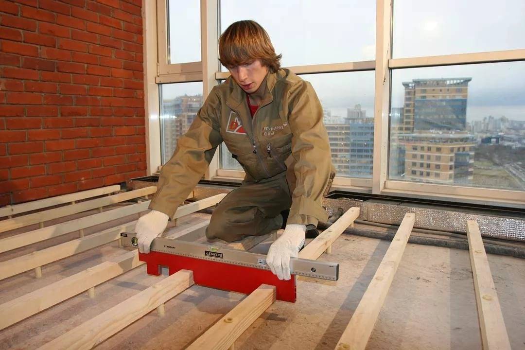 Выравниваем деревянный пол разными способами — инструкция по работе своими руками