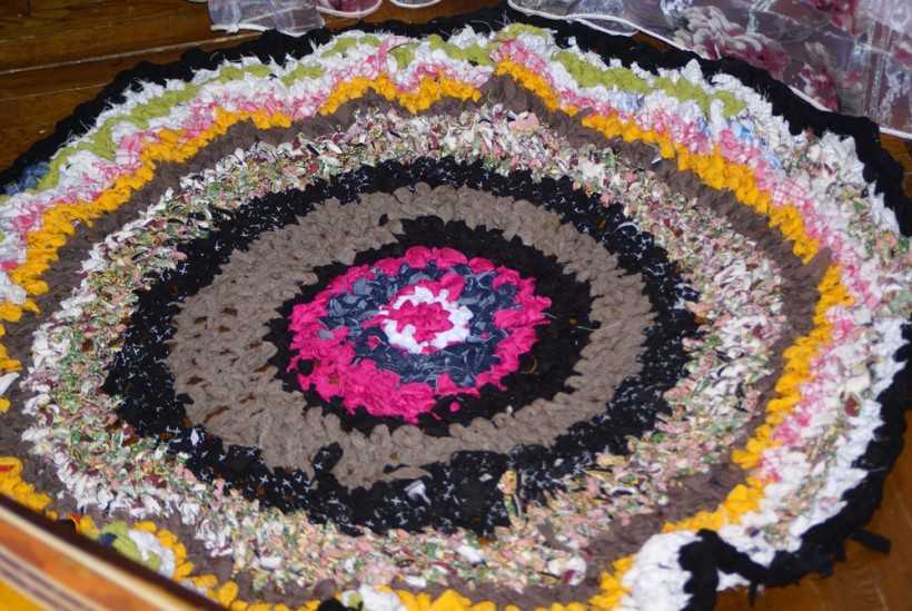 Из чего можно сделать коврик своими руками: 20 практичных идей