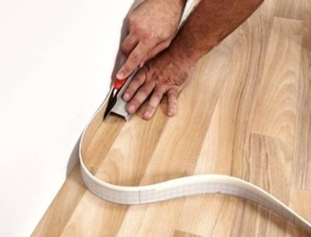 Как стелить линолеум на деревянный пол - особенности и пошаговая инструкция!