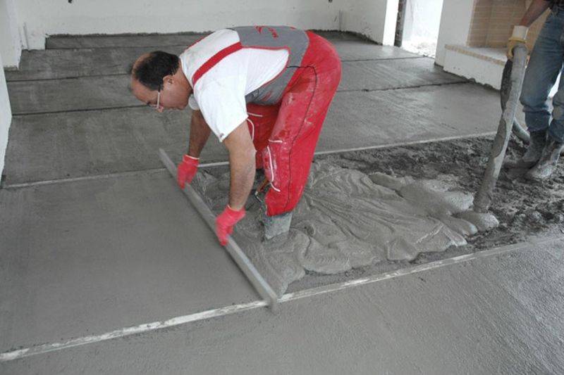Как сделать бетонную стяжку пола - пошаговое руководство и инструкция!