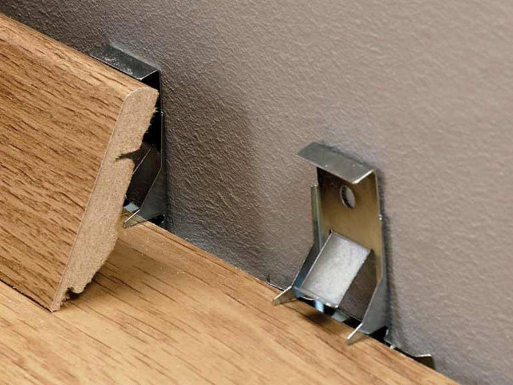 Монтаж плинтуса из мдф