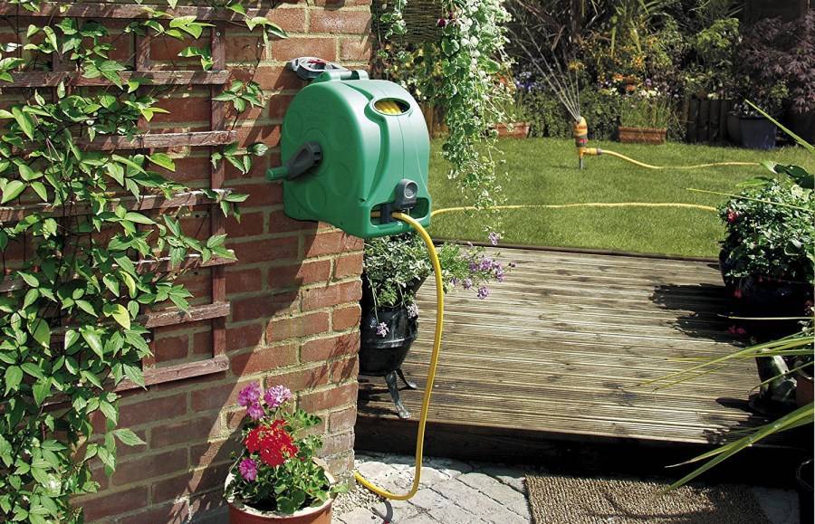 Как хранить шланги для полива: 15 практичных идей