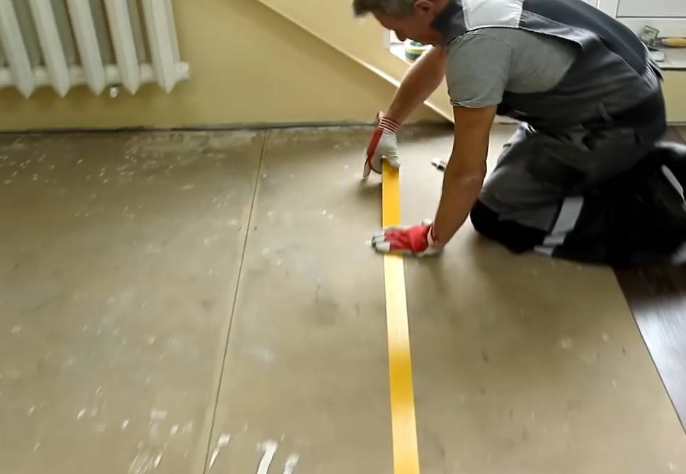 Как приклеить линолеум к бетонному полу - пошаговая инструкция