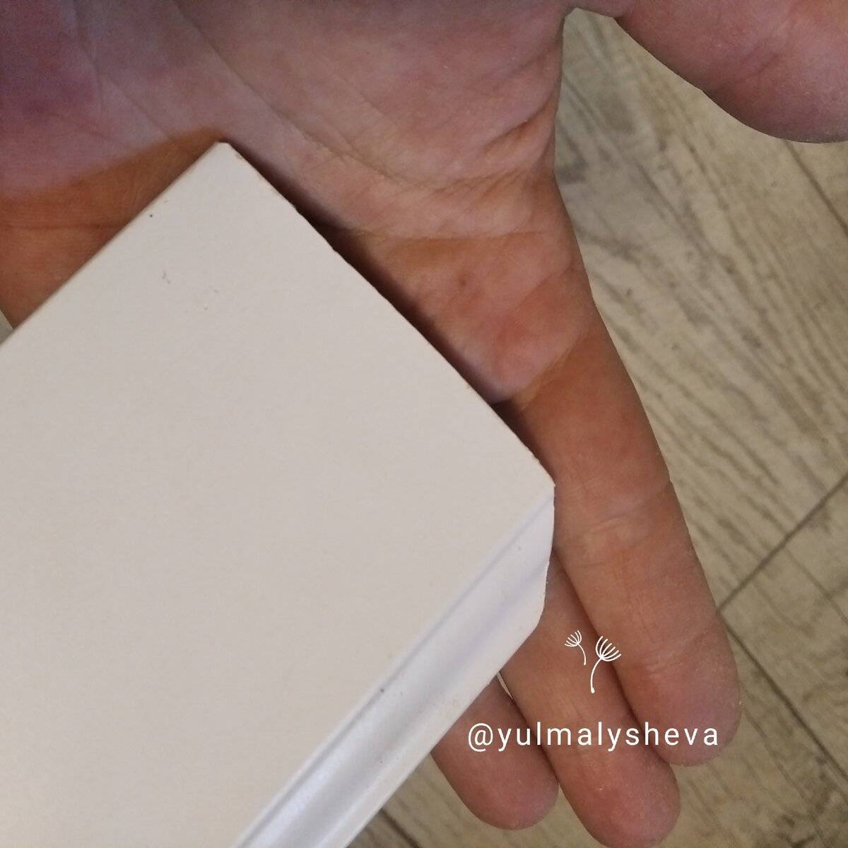 Как крепить деревянный плинтус