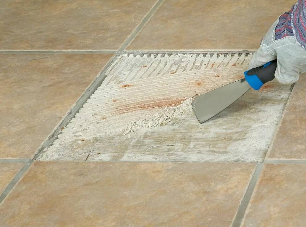 Основные этапы ремонта плитки на полу от одной до всего покрытия