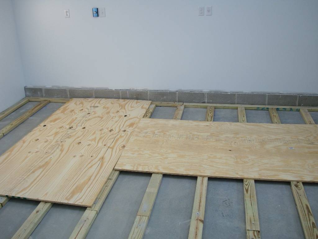 Укладка фанеры на деревянный пол