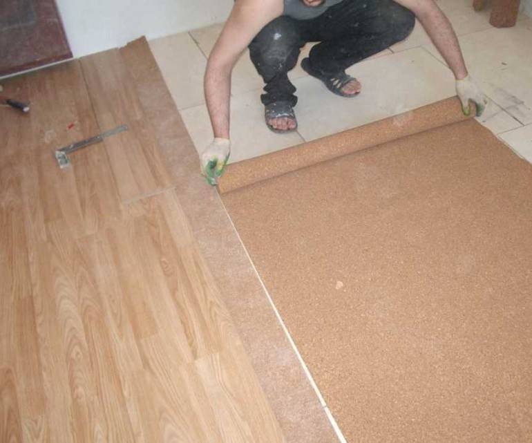 Что постелить на бетонный пол в доме?