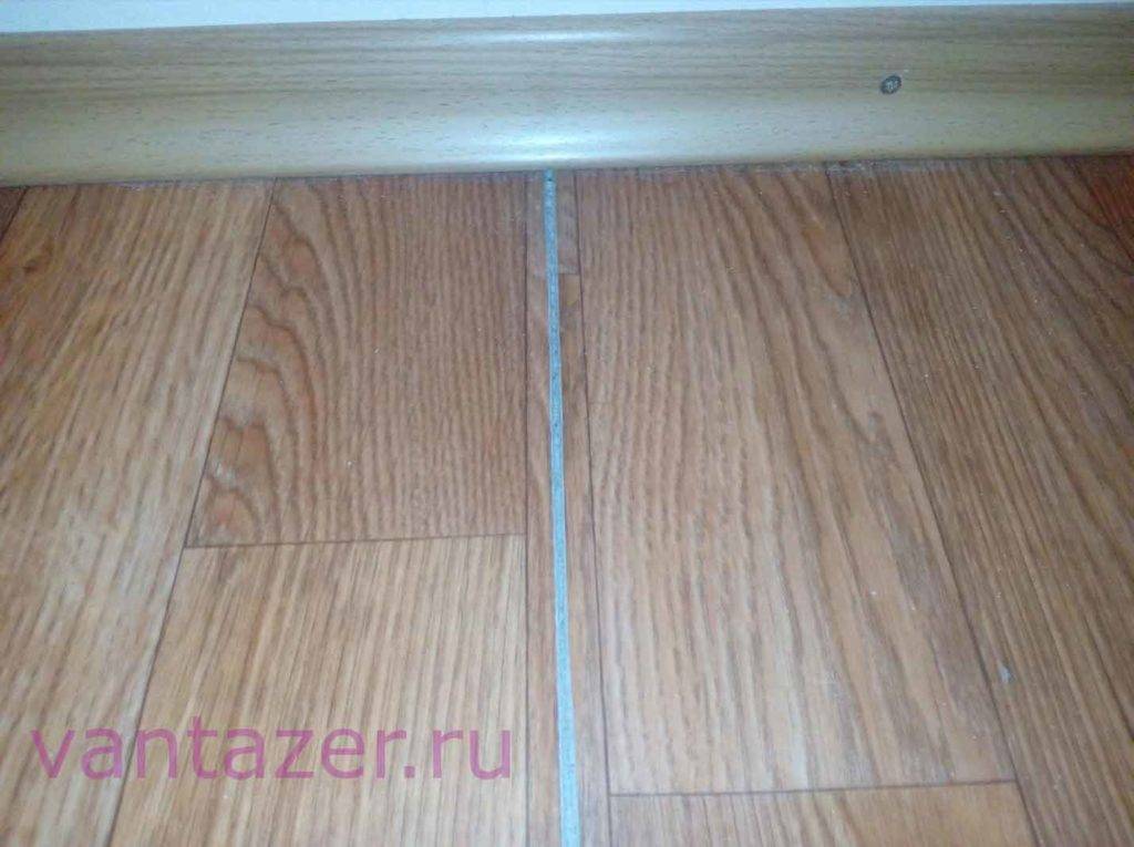 Почему отслоился ковролин при укладке на двухсторонний скотч?