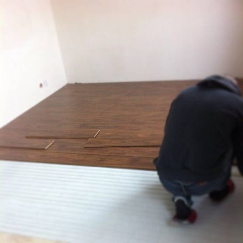 Укладка ламината на бетонный пол с подложкой: технология монтажа