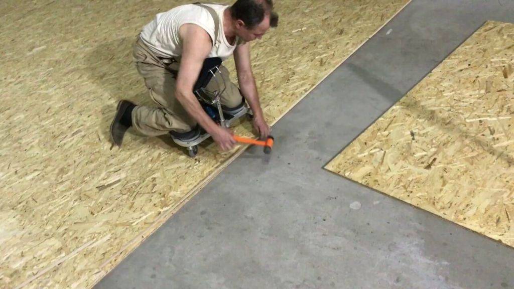 Укладка дсп на пол: толщина, можно ли стелить на деревянный пол с пазами, какая подложка лучше, фото и видео