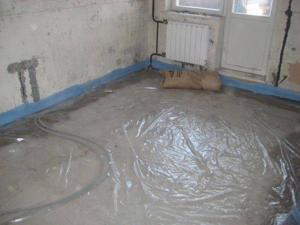 Как стелить ламинат на бетонный пол