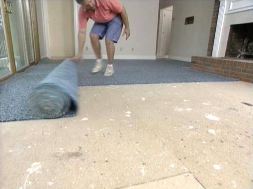 Укладка ковролина на бетонный и деревянный пол: как стелить на клей и без него