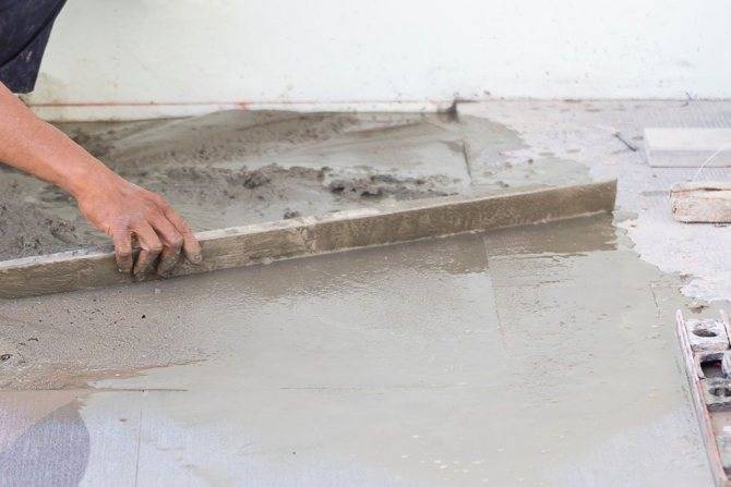 Цементно-песчаная стяжка пола: пошаговый инструктаж по проведению работ