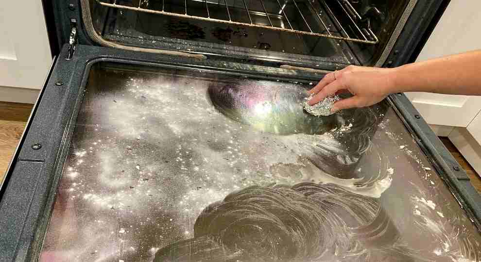 Чем мыть стеклянную посуду в домашних условиях, чтобы блестела, как очистить от желтизны, какие народные средства и специальные препараты использовать?
