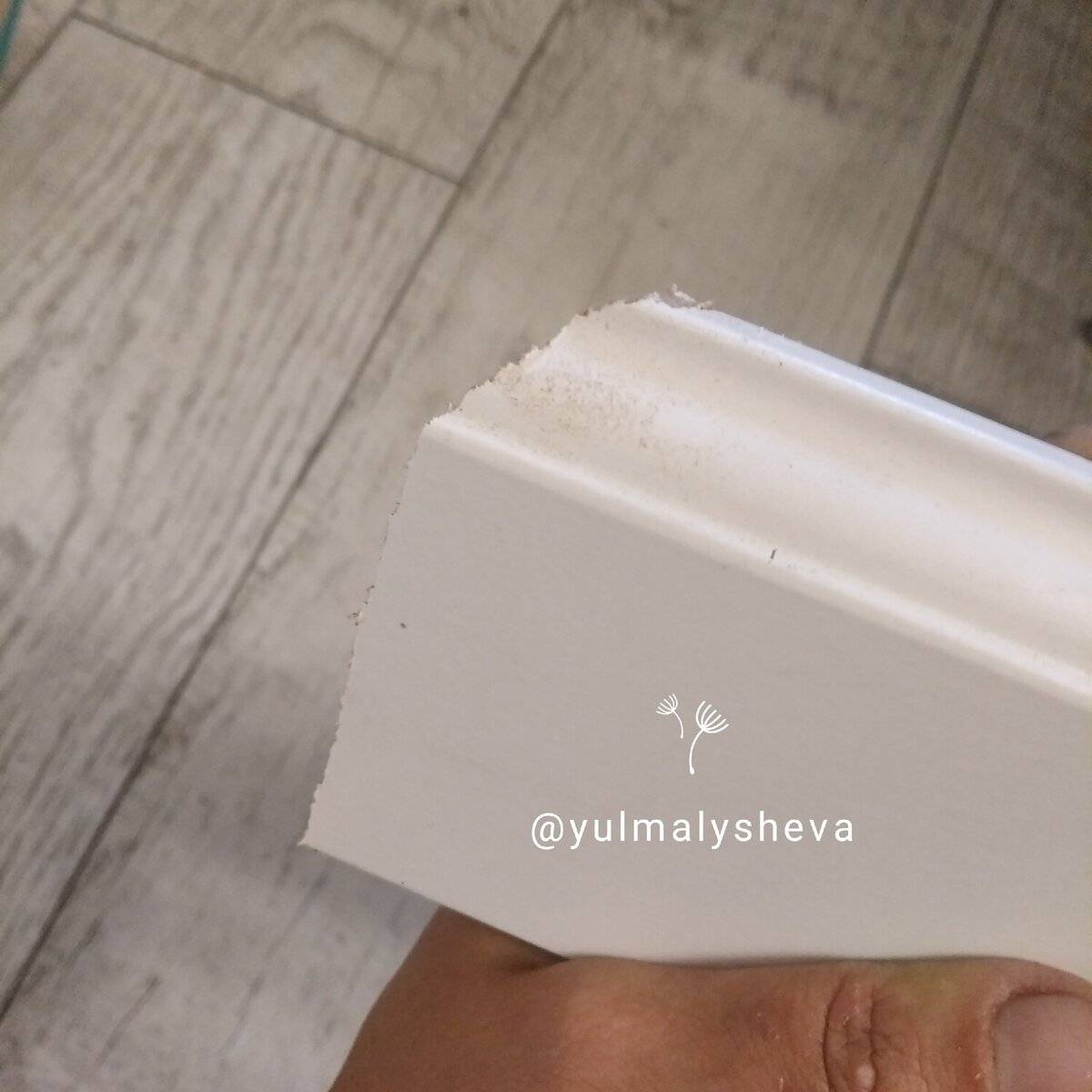 Как крепить деревянный плинтус