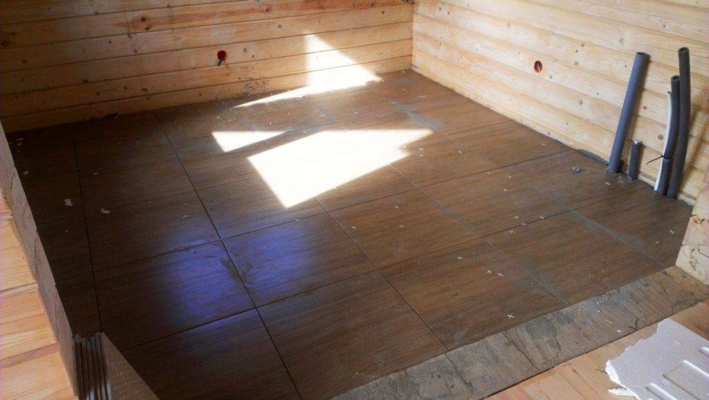 Можно ли класть керамогранит на деревянный пол?