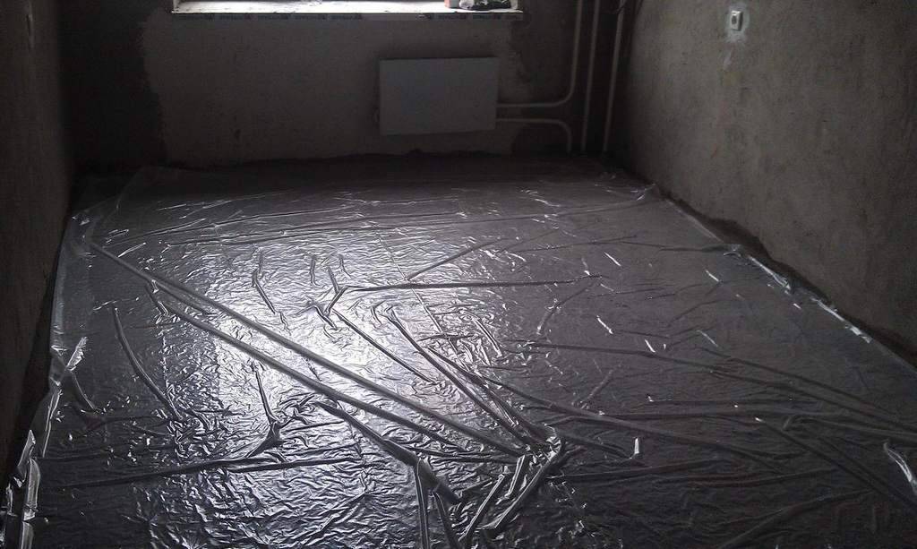 Как утеплить пол в квартире