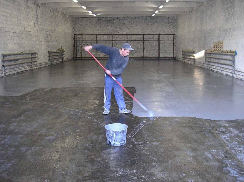 Что лучше выбрать для покрытия, чем лучше покрасить бетонный пол в гараже, чтобы не пылил