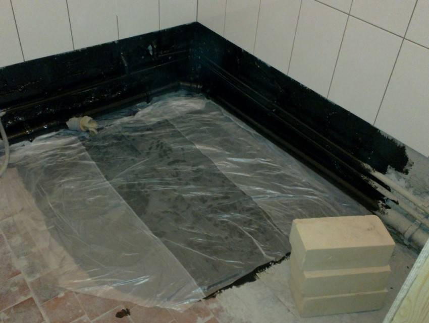 Гидроизоляция ванной комнаты под плитку: 4 самых удачных варианта