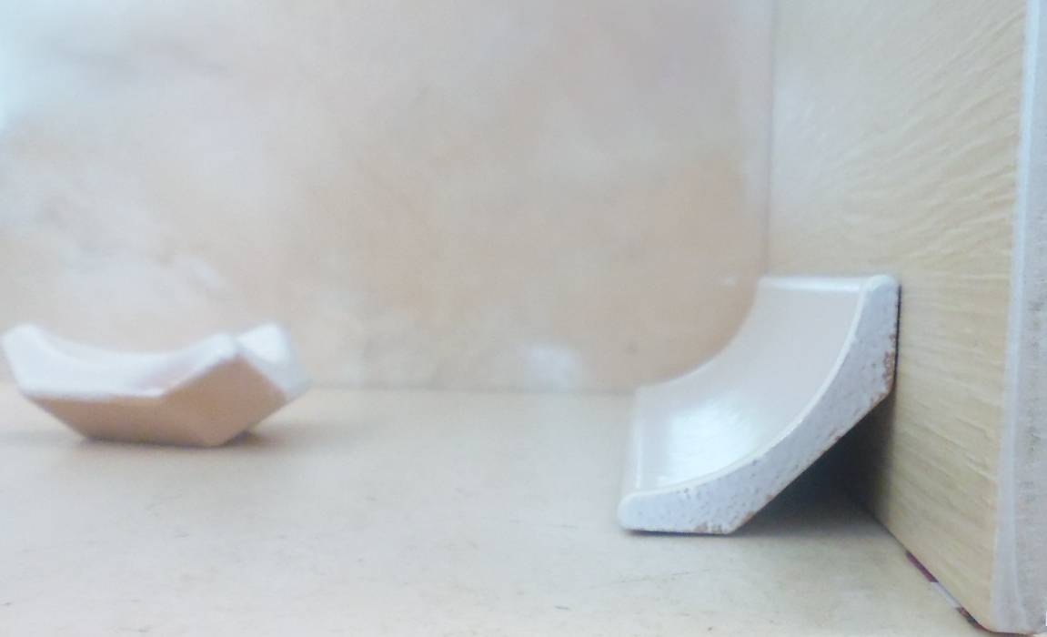 Керамический плинтус: как выбрать и приклеить своими руками, инструкция