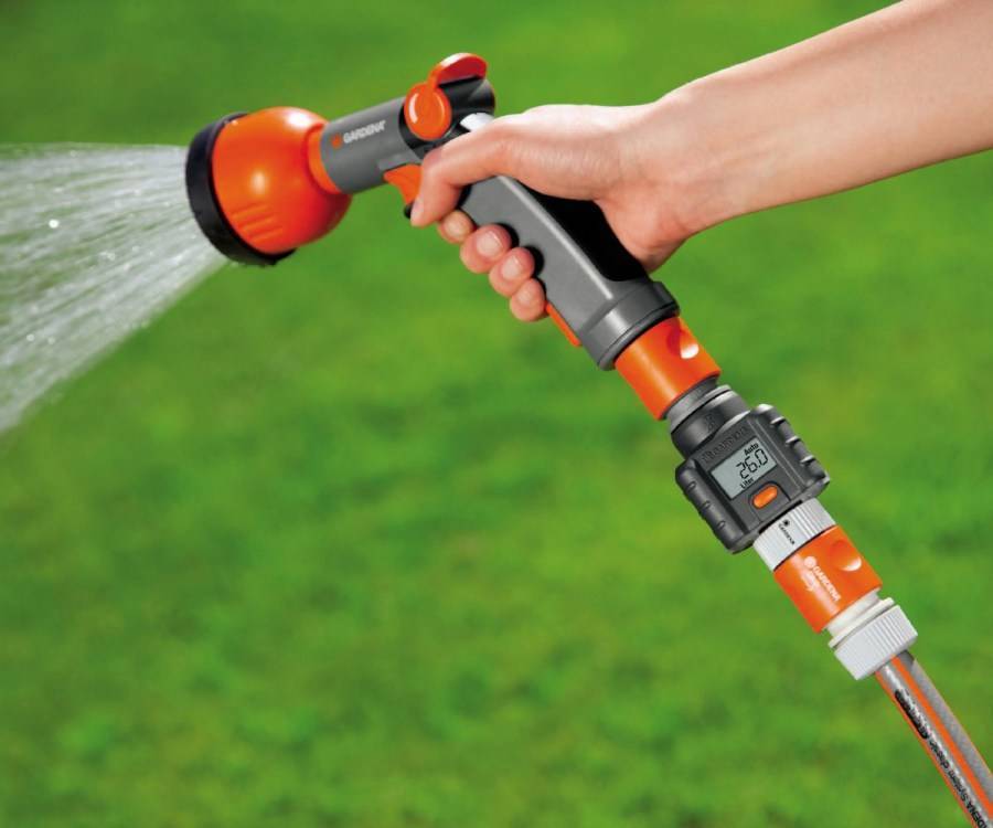 Как хранить шланги для полива: 15 практичных идей