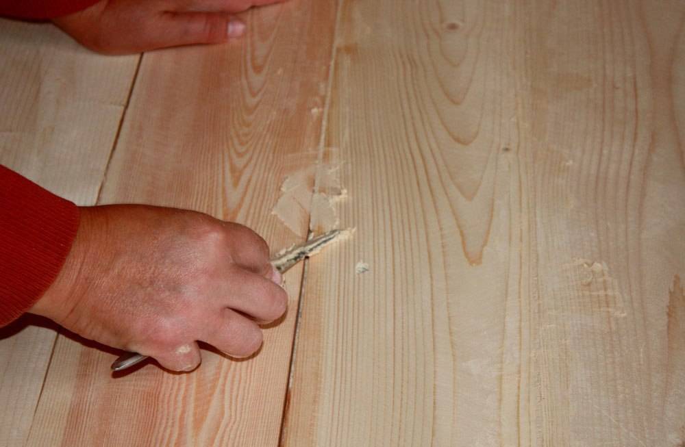 Несколько способов устранить скрип деревянного пола