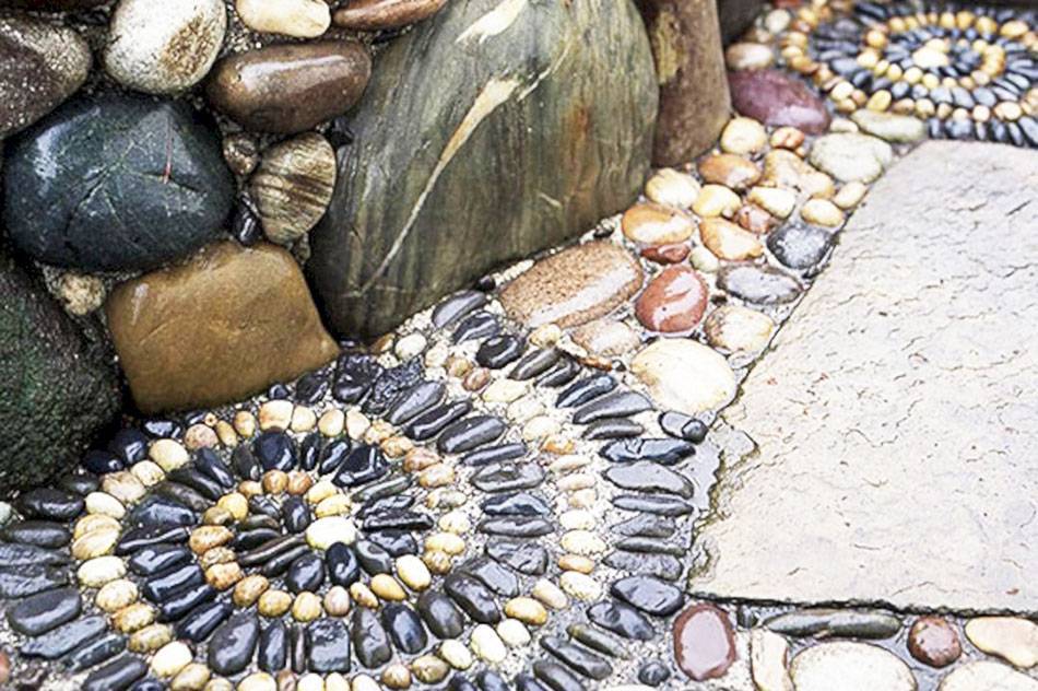 Как правильно сделать клумбу из декоративных камней для цветов на улице, как украсить
 - 31 фото
