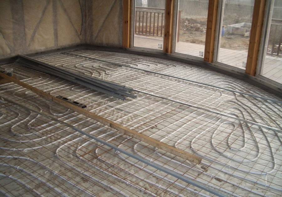 Бетонный пол в частном доме своими руками - варианты и технология пошагово!