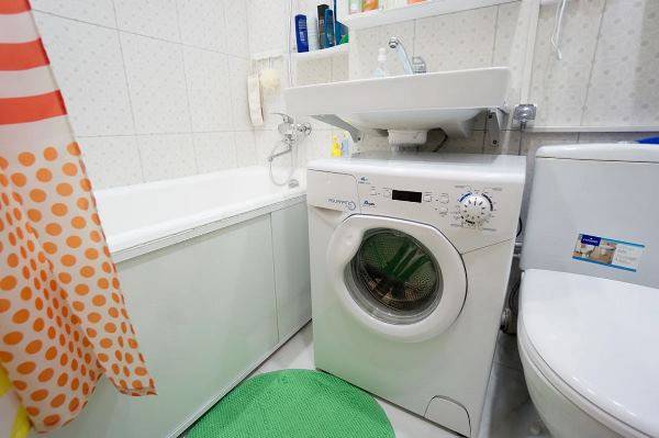 Куда и как поставить стиральную машину в маленькой квартире (фото)