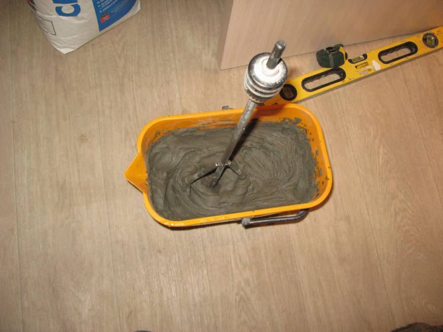 Выбираем клей для плитки и определяем его расход