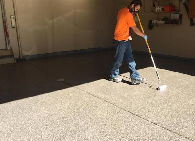 Чем покрасить бетонный пол и что нужно для покраски?
