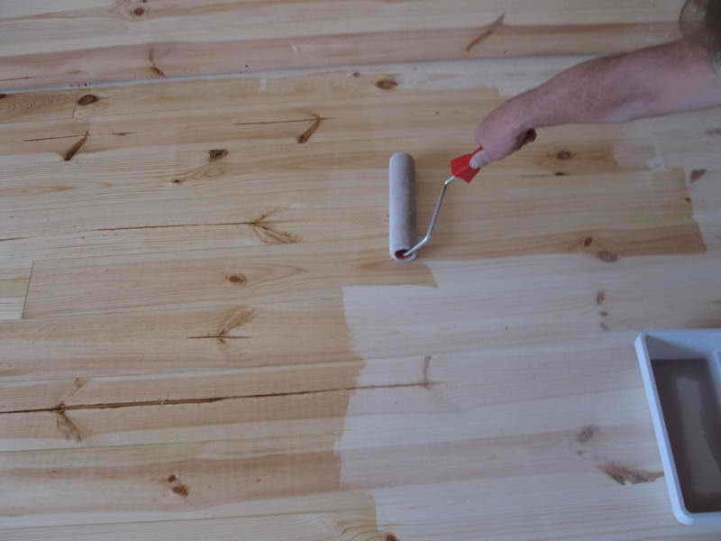 Чем покрыть деревянный пол - лак, масла или краска