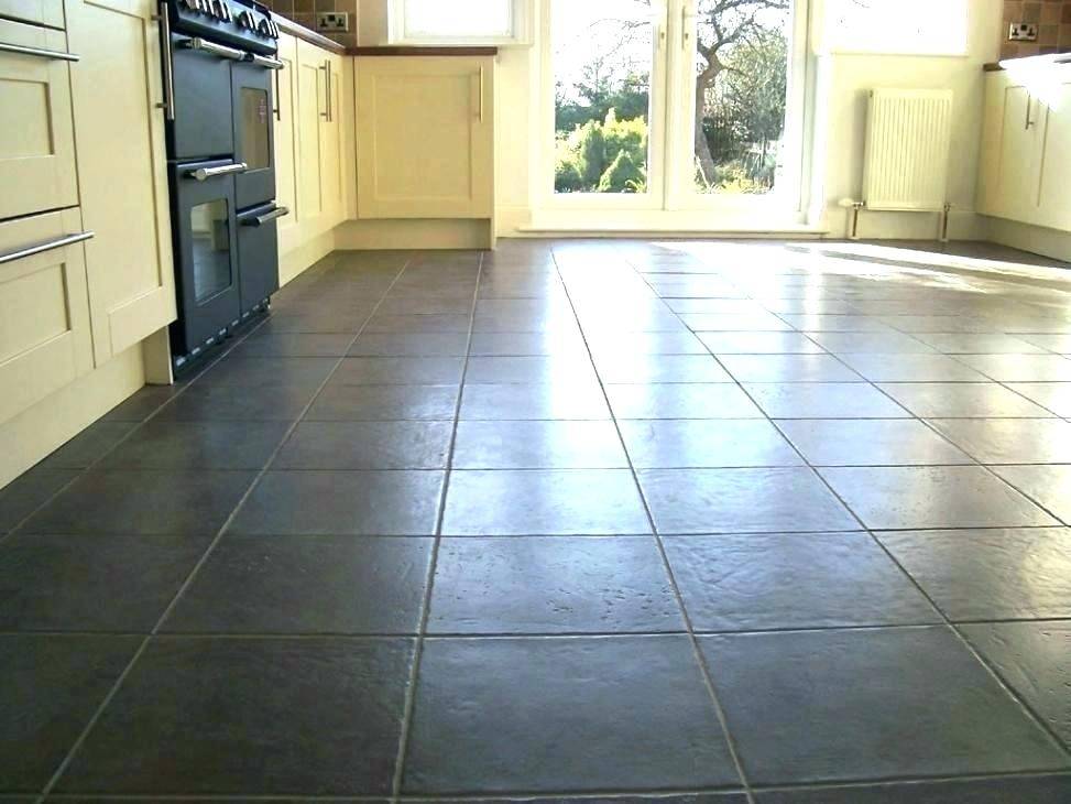 Что лучше положить на кухне: керамическую плитку или линолеум?