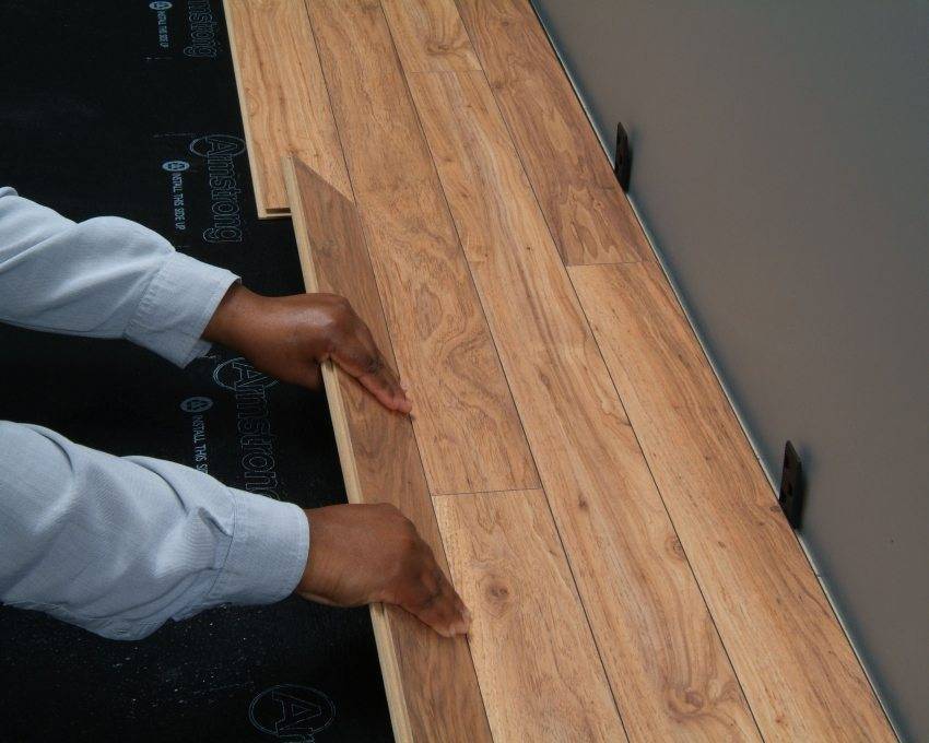 Укладка ламината на деревянный пол: тонкости монтажа