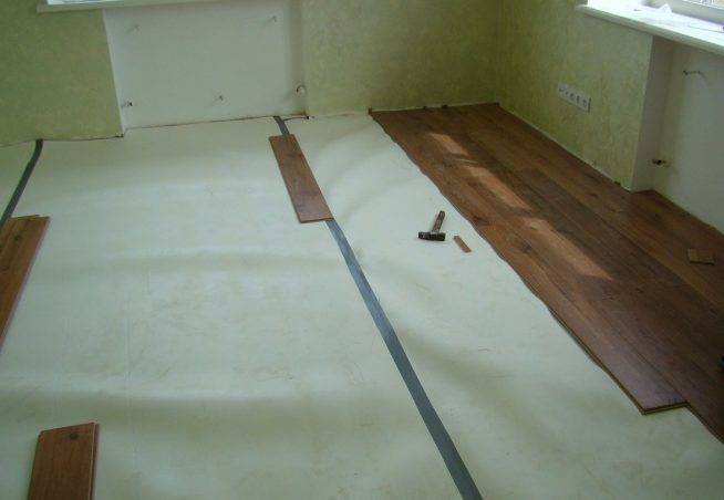 Укладка фанеры под ламинат на деревянный пол